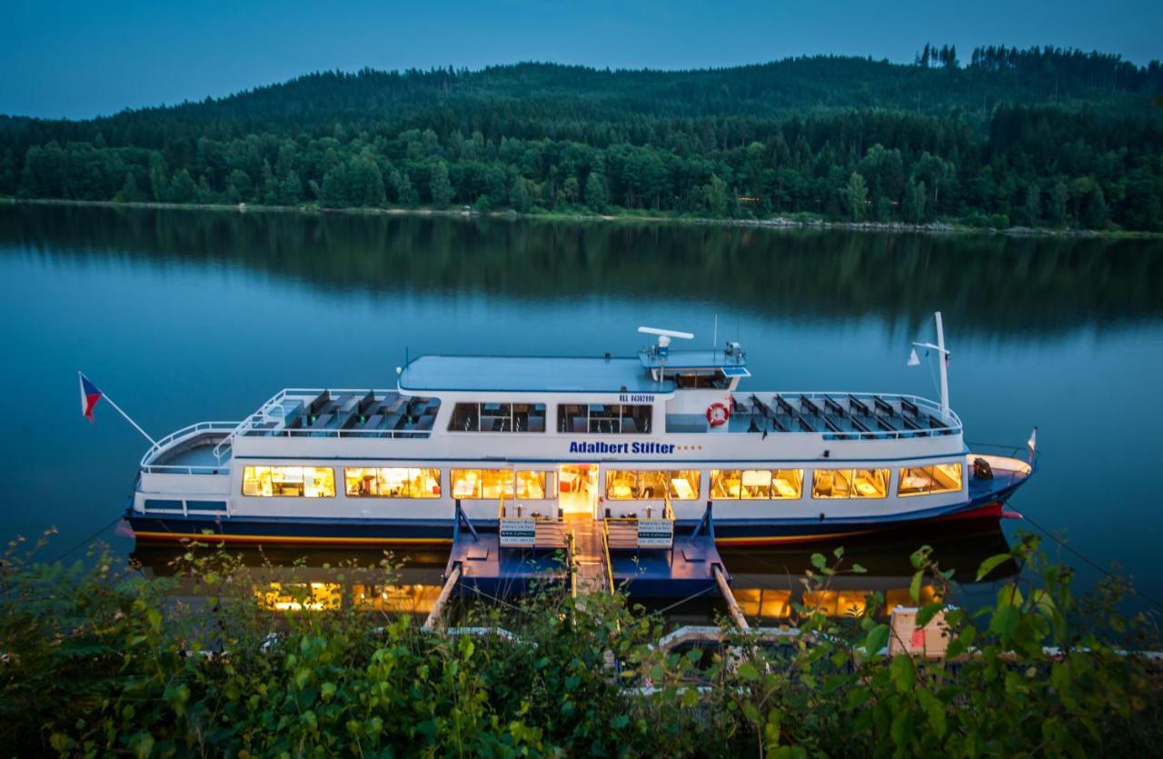 Апартаменти Lipno Riviera - Mysi V Bote Ліпно-над-Влтавою Екстер'єр фото